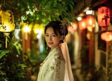 夏日狂欢启幕!西苑饭店第18季啤酒节:精酿美食与彩灯的夜宴盛典