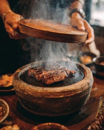 保山西瓜瓢牛肉米线:炭火煮沸的滇西风味