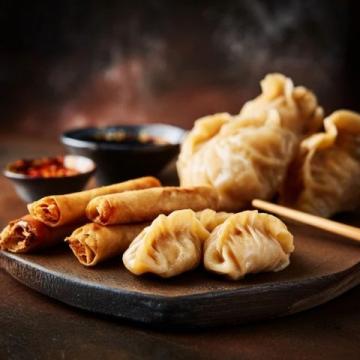 (美食之上海篇)小吃大快朵颇 米饭饼包油条的童年味道