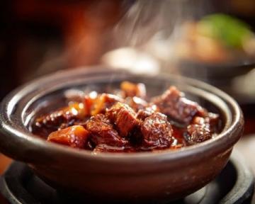 
新疆地道风味：1元享1斤烤羊肉串
