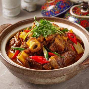 湖南特色美食：剁椒鱼头、臭豆腐与口味虾的魅力之旅