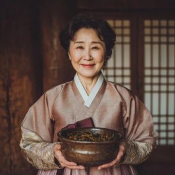 红楼梦美食复刻师：32年还原56道经典菜肴吸引百万网友关注