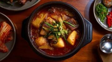 如何制作营养美味的鱼头豆腐汤？步骤详解