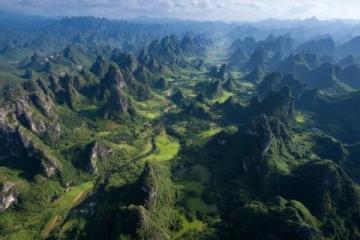 小众旅游地广西巴马三天两夜经济型旅游攻略,聚焦长寿文化、喀斯特秘境和田园风光。