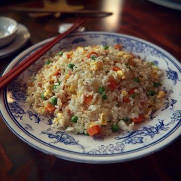 简单又美味:冬日必备章鱼丁炒饭做法详解