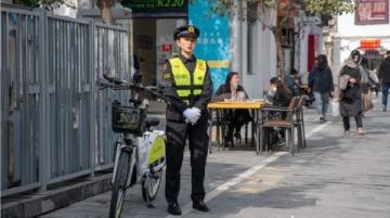 清远炒沙村路口行人过马路安全隐患亟待解决