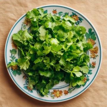 炒菜时摘下来的芹菜叶子大家不要再扔了,做蒸菜吃不仅能当主食