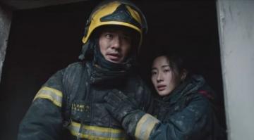 邯郸高层住宅发生火灾 消防栓无水可用