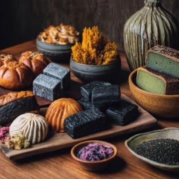 在这个早茶盛典中,我将带您穿行于各式美味茶食之间.