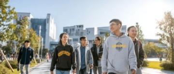 贵阳高考考点：外卖员紧急救援助考生取回准考证