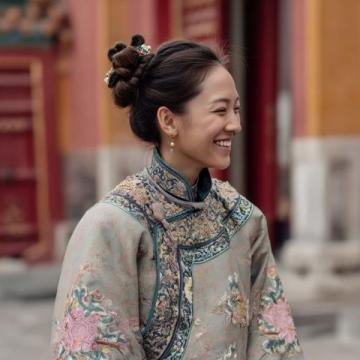 万万没想到！5名俄罗斯人到河南开封体验中国文化，逛了铁塔公园又去看豫剧，谁料