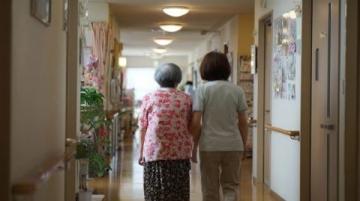 资深住家保姆招聘:九年驾龄,擅长烹饪与家务照料