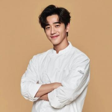 厨小瑞Ya美食: hello,大家好,我是厨小伙瑞哥