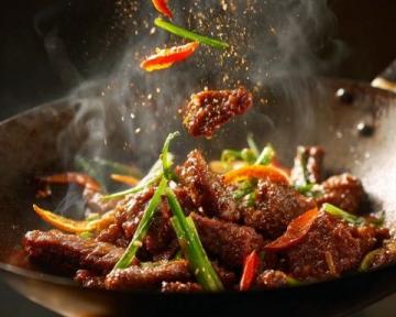 肉类烹饪之谜:为什么牛肉能煮熟,而猪肉就难以掌控?
