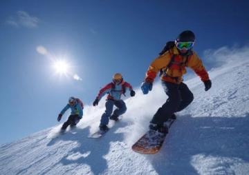 金佛山雪场开放,畅享滑雪乐趣,冬日旅游胜地不容错过!