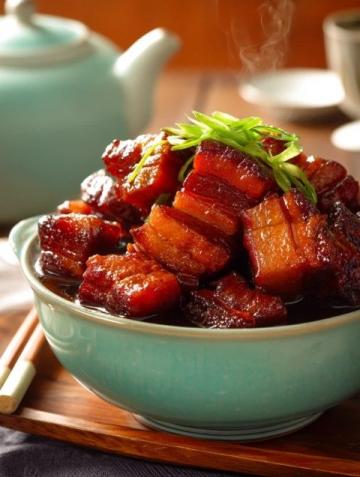 绝妙美味体验:这款卤制猪头肉,外酥里嫩,香气扑鼻,一次品尝永难忘!