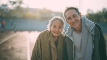 八十四岁依然健康活力:我爸的长寿秘诀与家族基因影响