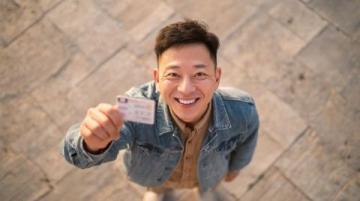 出行必备:身份证+学生证/老年证,轻松享受旅途优惠与舒适