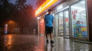 七夕遇风雨,北京今日难见“鹊桥相会”景象