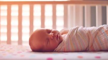 婴幼儿睡眠安全全攻略:床垫选择、睡姿调整与环境打造(必看!)