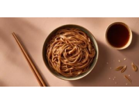 昆明人的早点特色：鲜香味美、酸辣开胃、米面为主、制作精细、搭配多元