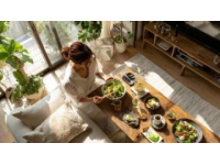 在忙碌生活中用美食治愈自己：享受每一餐的温馨与关爱