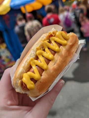 五一假期美食探店：路边小吃新体验