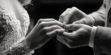 婚姻内省：揭秘夫妻内心世界与情感裂痕