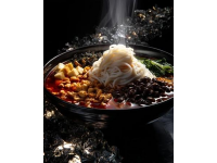 探索牡丹江美食秘境：赤備拉麵与独特小食记