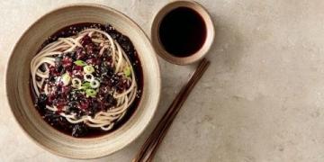 重庆云阳鸡蛋面：四季变换下的经典美食与生活哲学