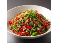 家常美味：芹菜炒牛肉，营养丰富口感绝佳
