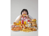 留学生回国后的报复性饮食，是一种普遍存在的现象，它不仅仅是简单的吃得多