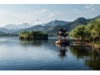第一天大理经典游：苍山洗马潭与洱海美景探索