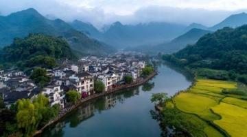 七旬老人独驾穿越,探寻都江堰之韵,邂逅蓝眼泪之旅