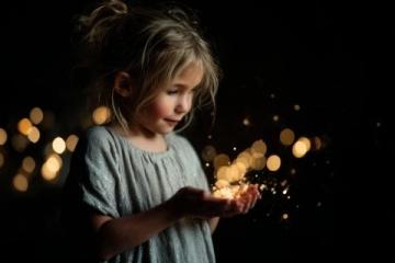 新年启幕，因热爱而璀璨：孩子们的舞台，我们的感动——户外路演上的童心与才华展示