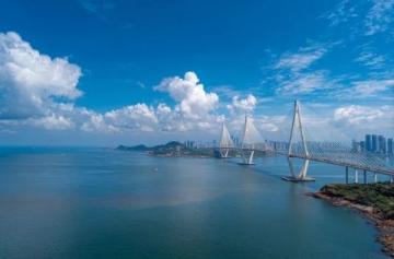 海南小镇蜕变录:从旧日时光到现代繁华的交通与环境革新之旅