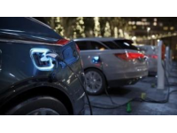 掌握电动车安全行驶要点：超车“三不超”与跟车“五不要