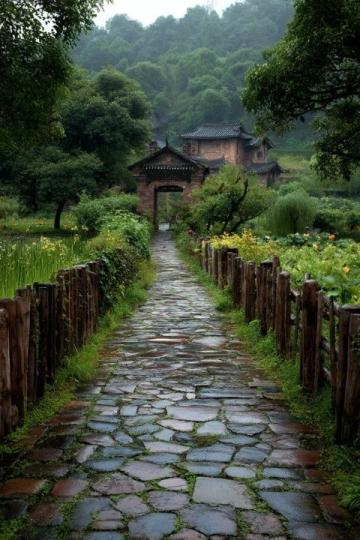 成都周边热门景区攻略：自然风光和人文景观。
