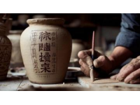景德镇这座千年瓷都，谁来了都得掏钱包买买买！尤其是逛完陶溪川和御窑厂