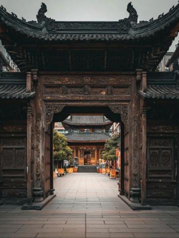开封是一座历史文化悠久的城市，以下是一份2天的旅游攻略